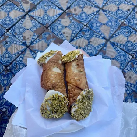 Oda ve Kahvaltı Sikelia 3*