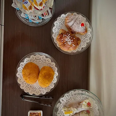 Sikelia Oda ve Kahvaltı Carini