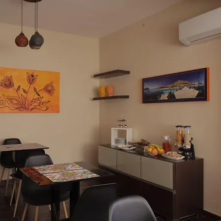 Oda ve Kahvaltı Sikelia Carini