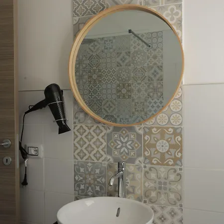 Sikelia Oda ve Kahvaltı Carini