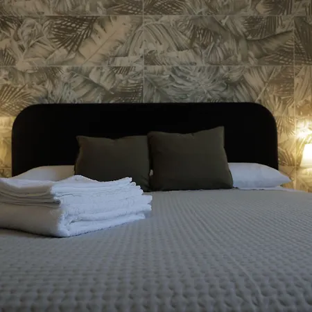 Oda ve Kahvaltı Sikelia Carini